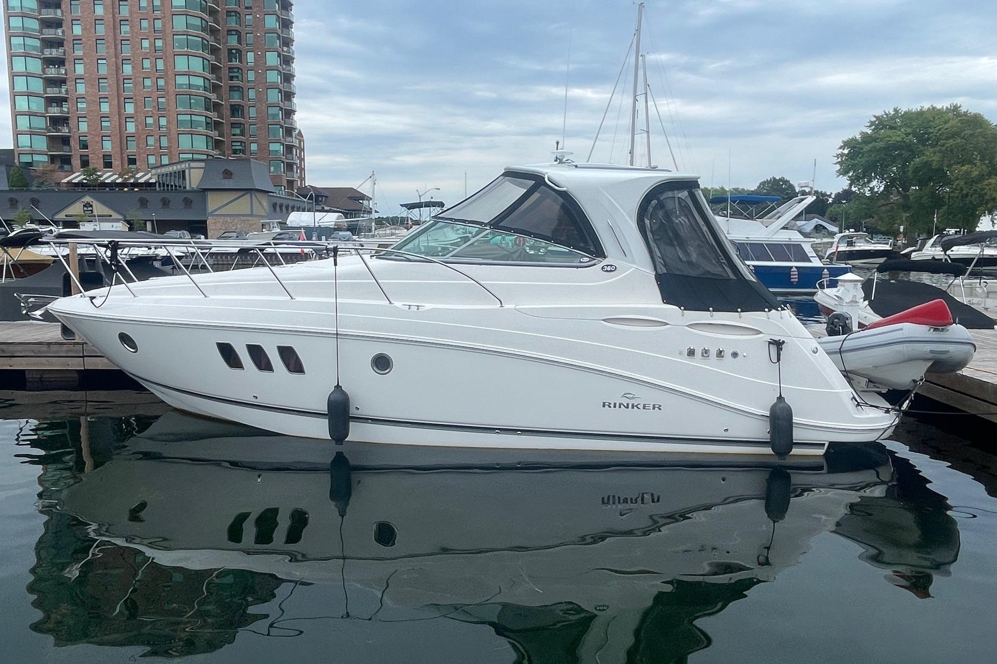 2009 Rinker 360 Express Cruiser