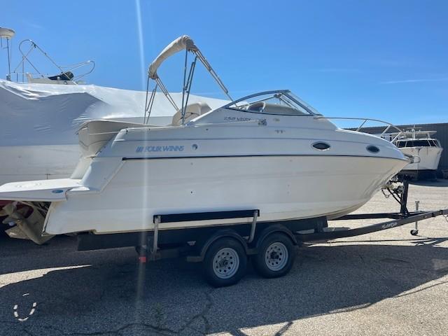 1999 Four Winns 258 Vista