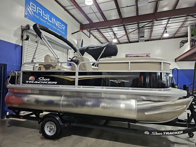 2025 Sun Tracker Party Barge 16 DLX
