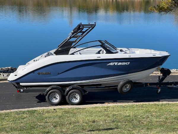 Yamaha Boats AR220