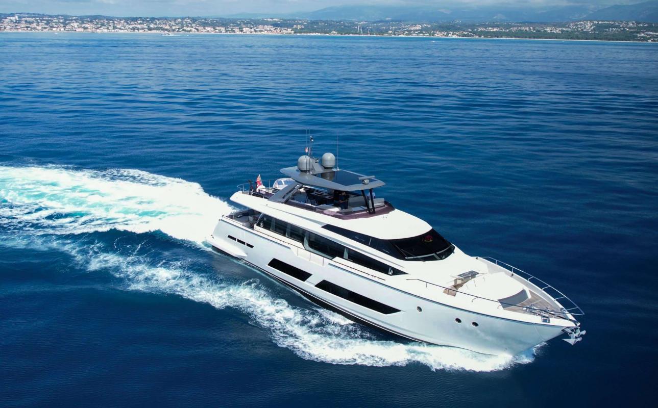 Ferretti Yachts 850