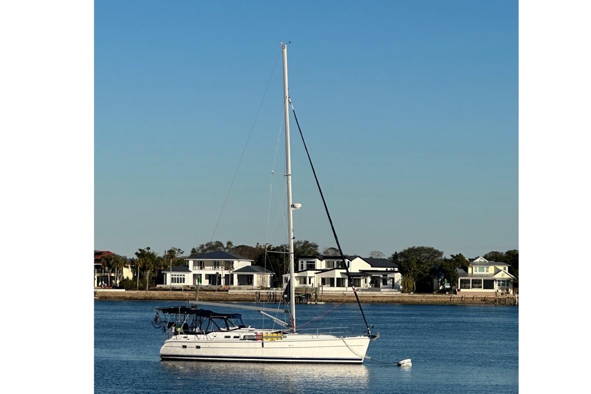 2005 Hunter 44