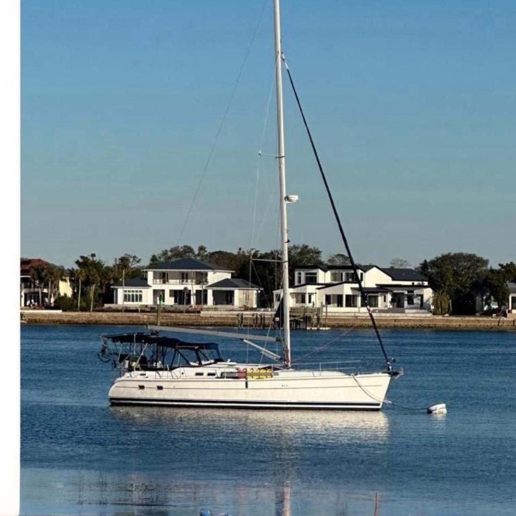 2005 Hunter 44