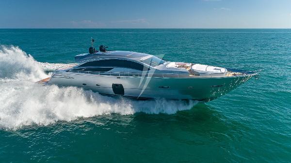 Pershing 80' Foto copertina