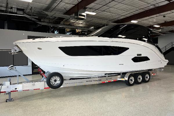 Sea Ray Sundancer 370 Outboard 2025 Sea Ray Sundancer 370 OB boat on trailer in indoor showroom.