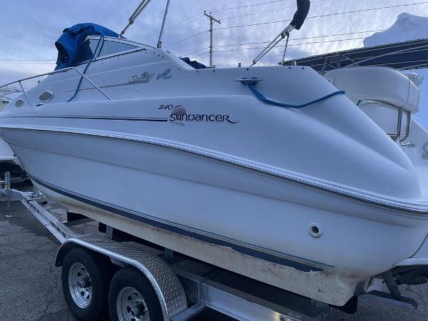 Sea Ray 240 Sundancer 1998 Sea Ray 240 Sundancer boat on a trailer.