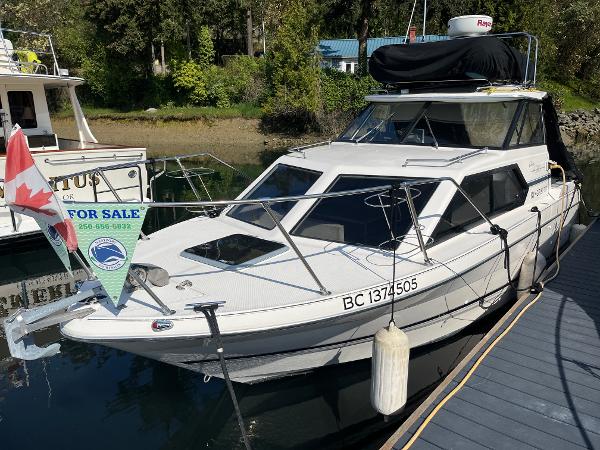 1997 Bayliner Express Cruiser 2452