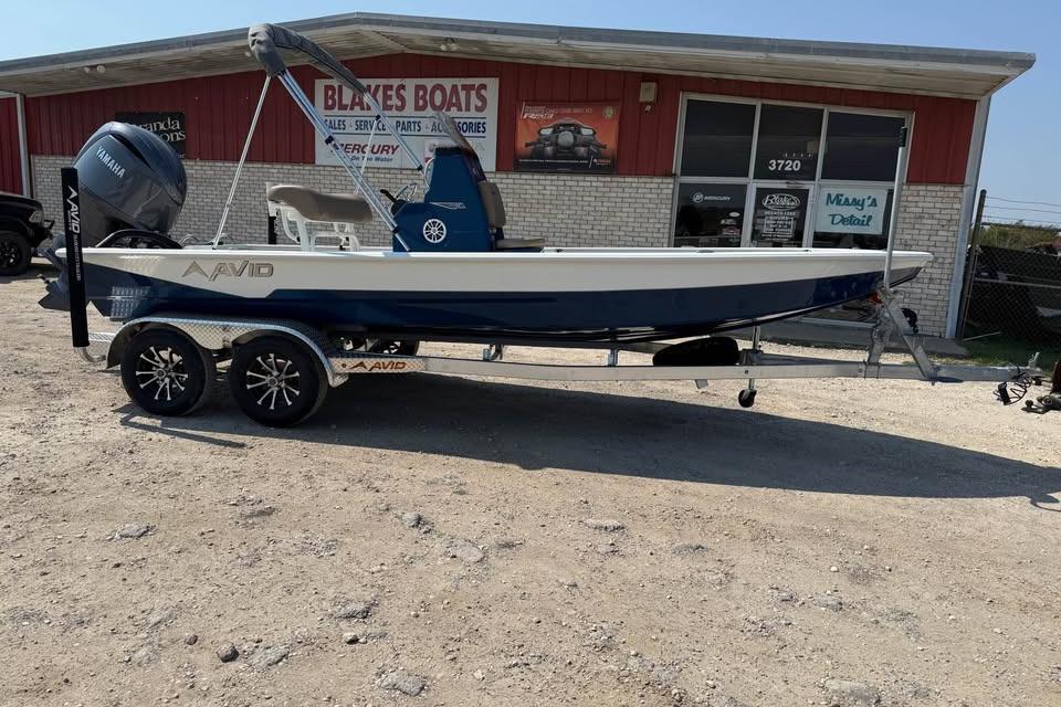 Avid 21 FSX 2026 Avid 21 FSX boat on trailer outside Blake's Boats dealership.