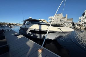 Sea Ray 320 Sundancer
