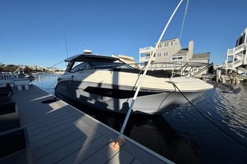2021 Sea Ray 320 Sundancer