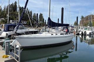 Catalina MK 1.5 Sailboat Catalina MK 1.5, 1990 model, docked in a marina with clear skies.