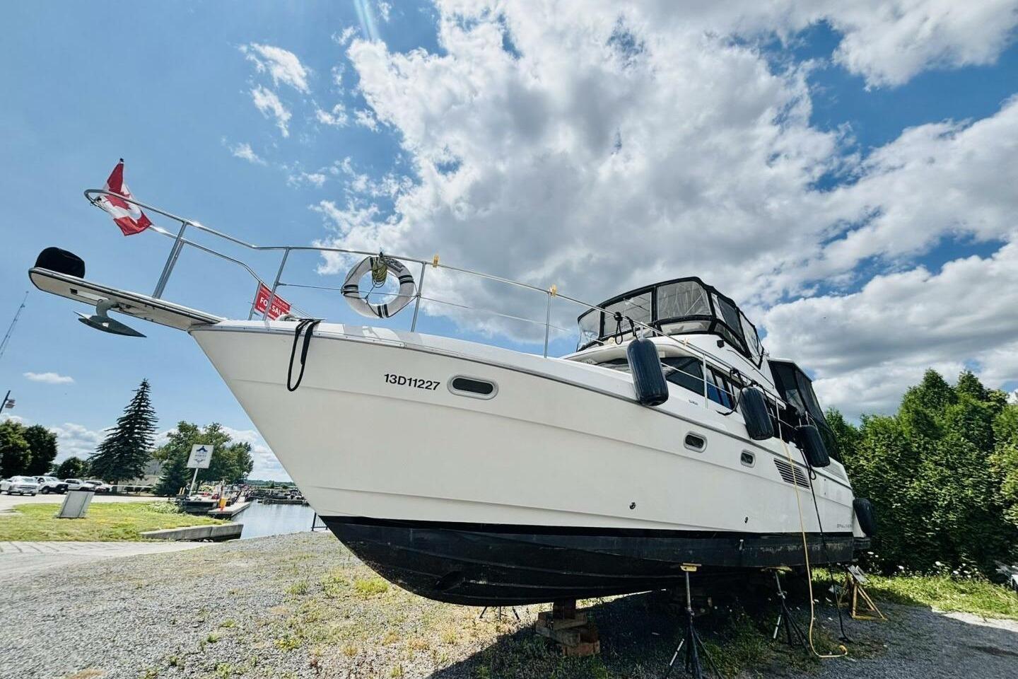 1992 Bayliner 4387 Motor Yacht