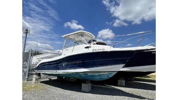 2005 Seaswirl Striper 2301 Dual Console O/B