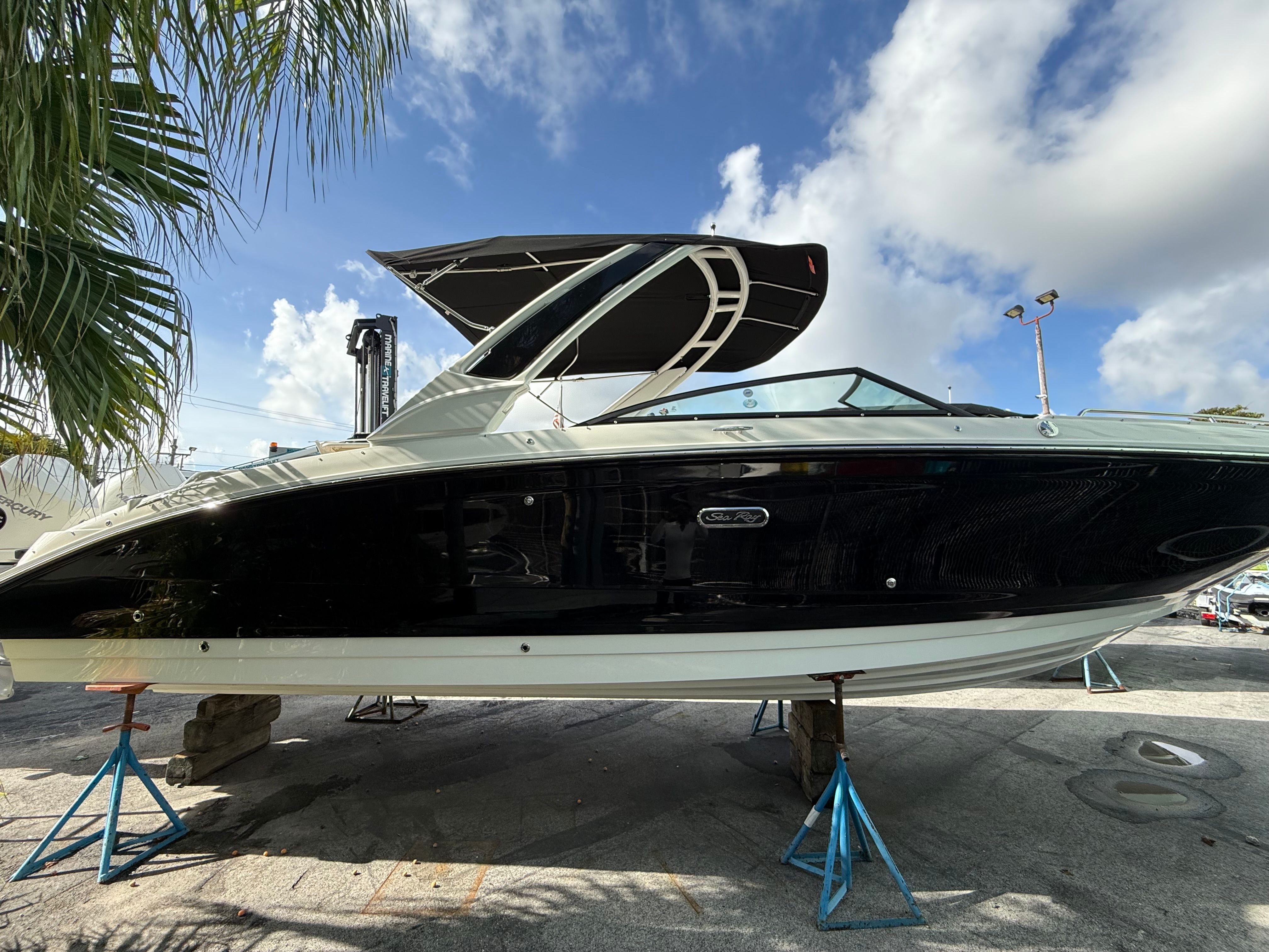 2026 Sea Ray SDX 290 Outboard
