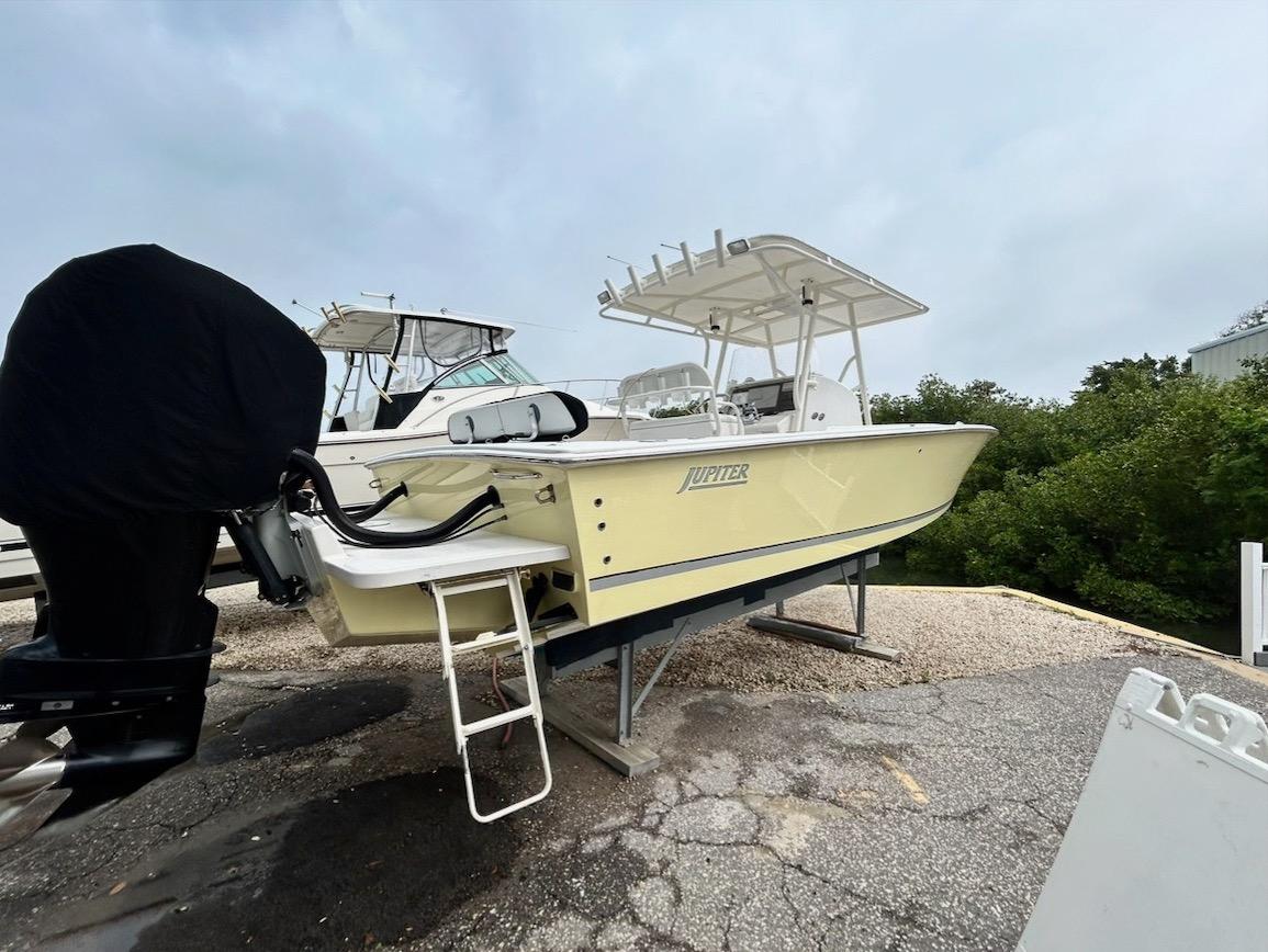 Jupiter 31 CC FWD Seating