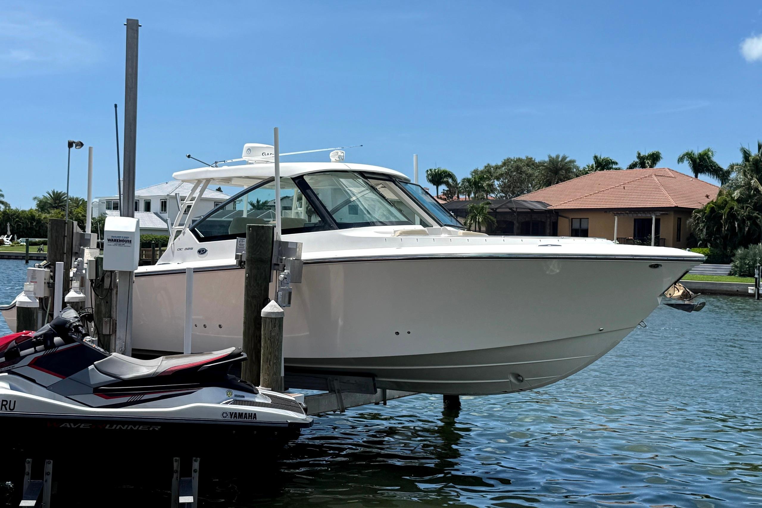 2016 Pursuit DC 325 Dual Console