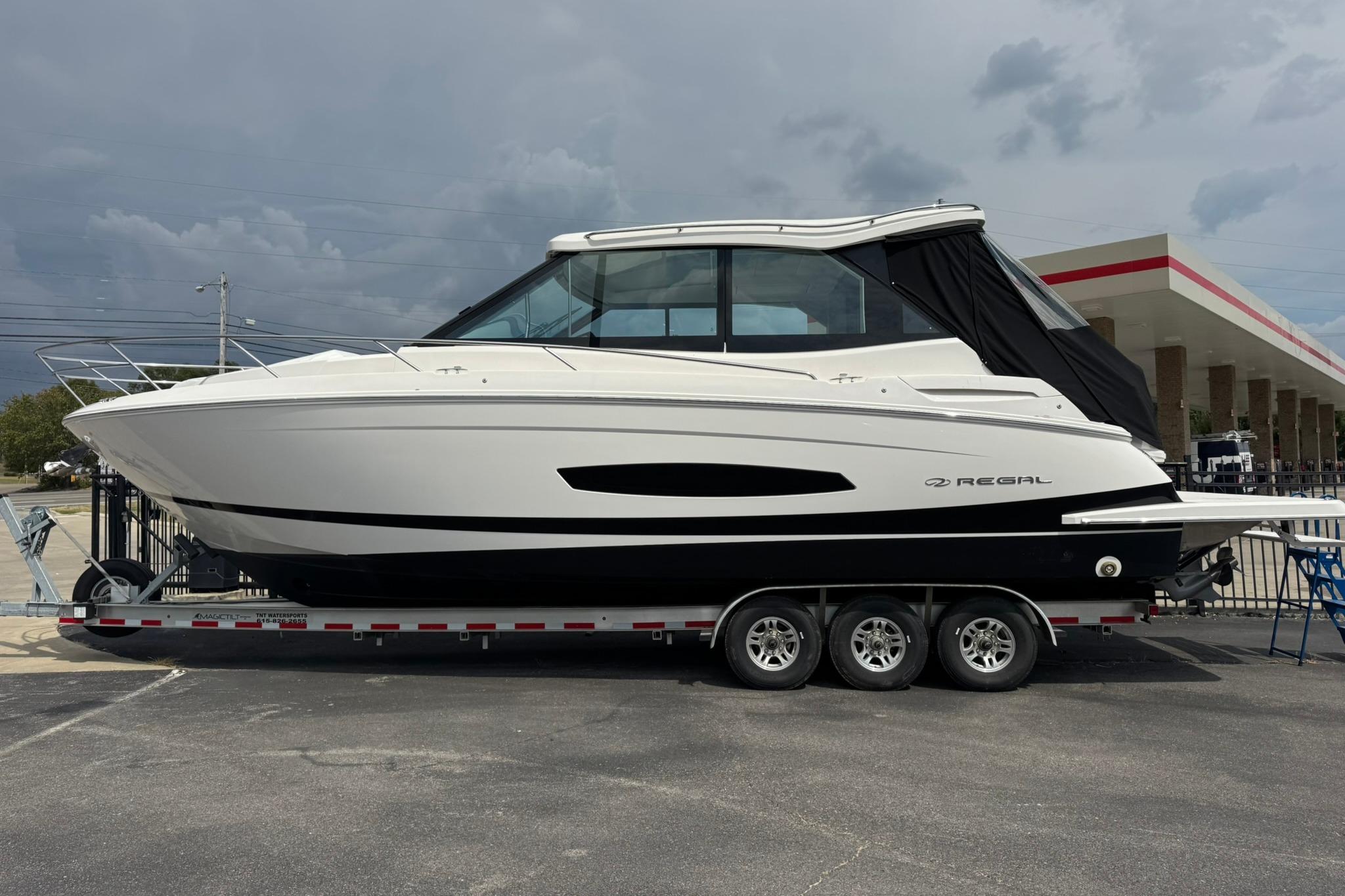 2026 Regal 36 Grande Coupe