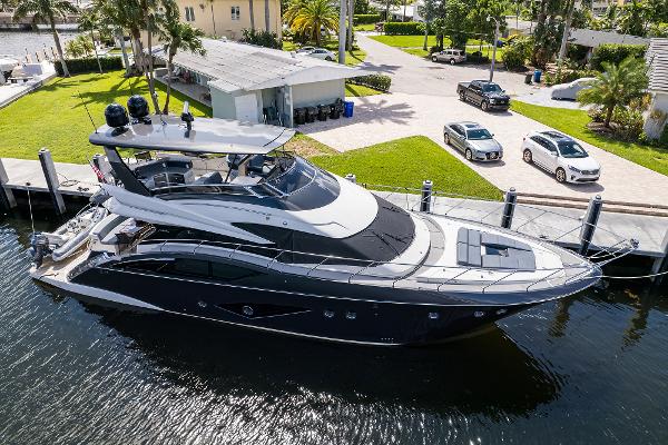 2017 Marquis 660 Sport Yacht