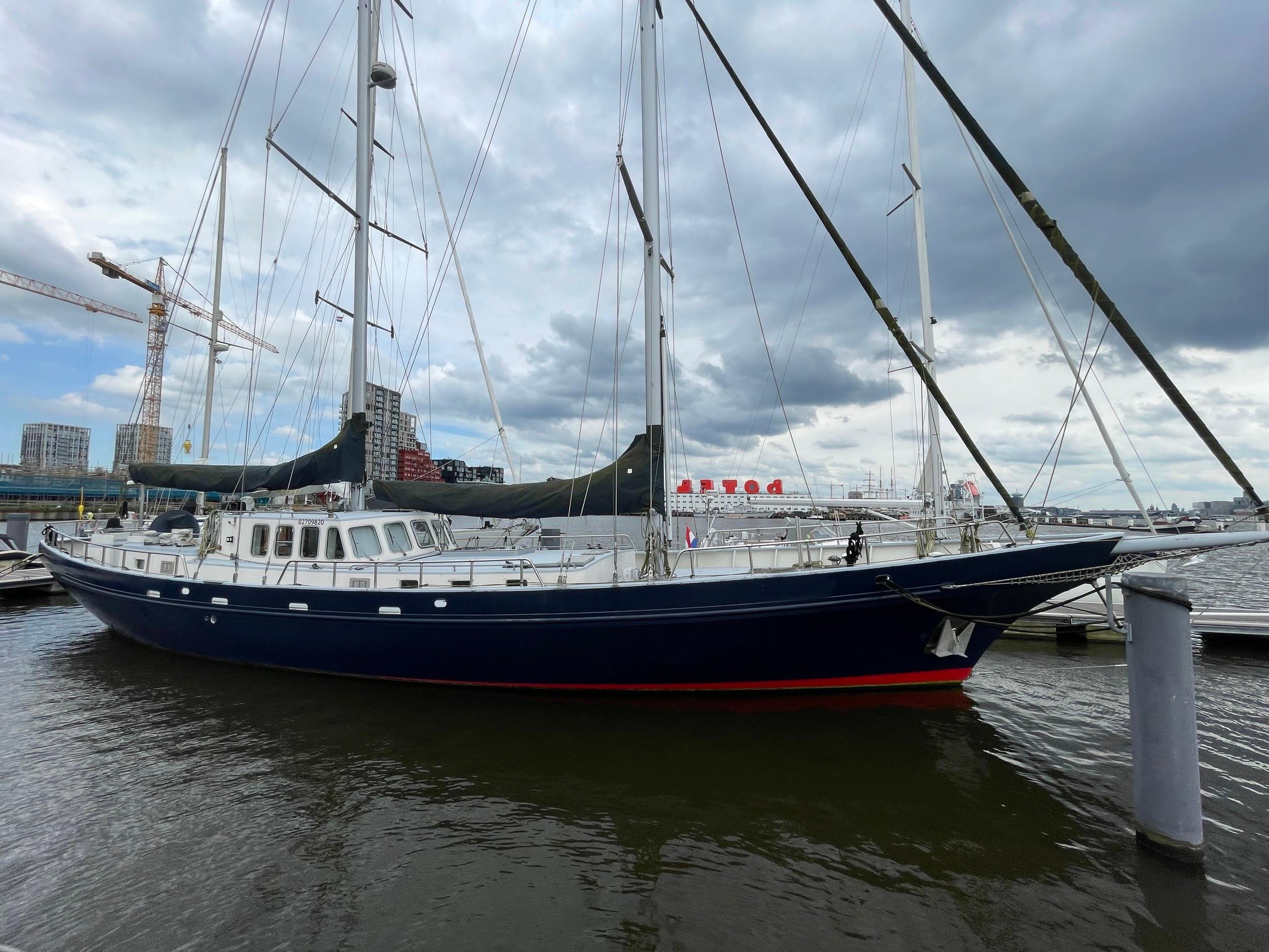 2008 Dykstra Schooner 77, Midzwaard