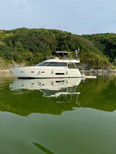 Sealine F48