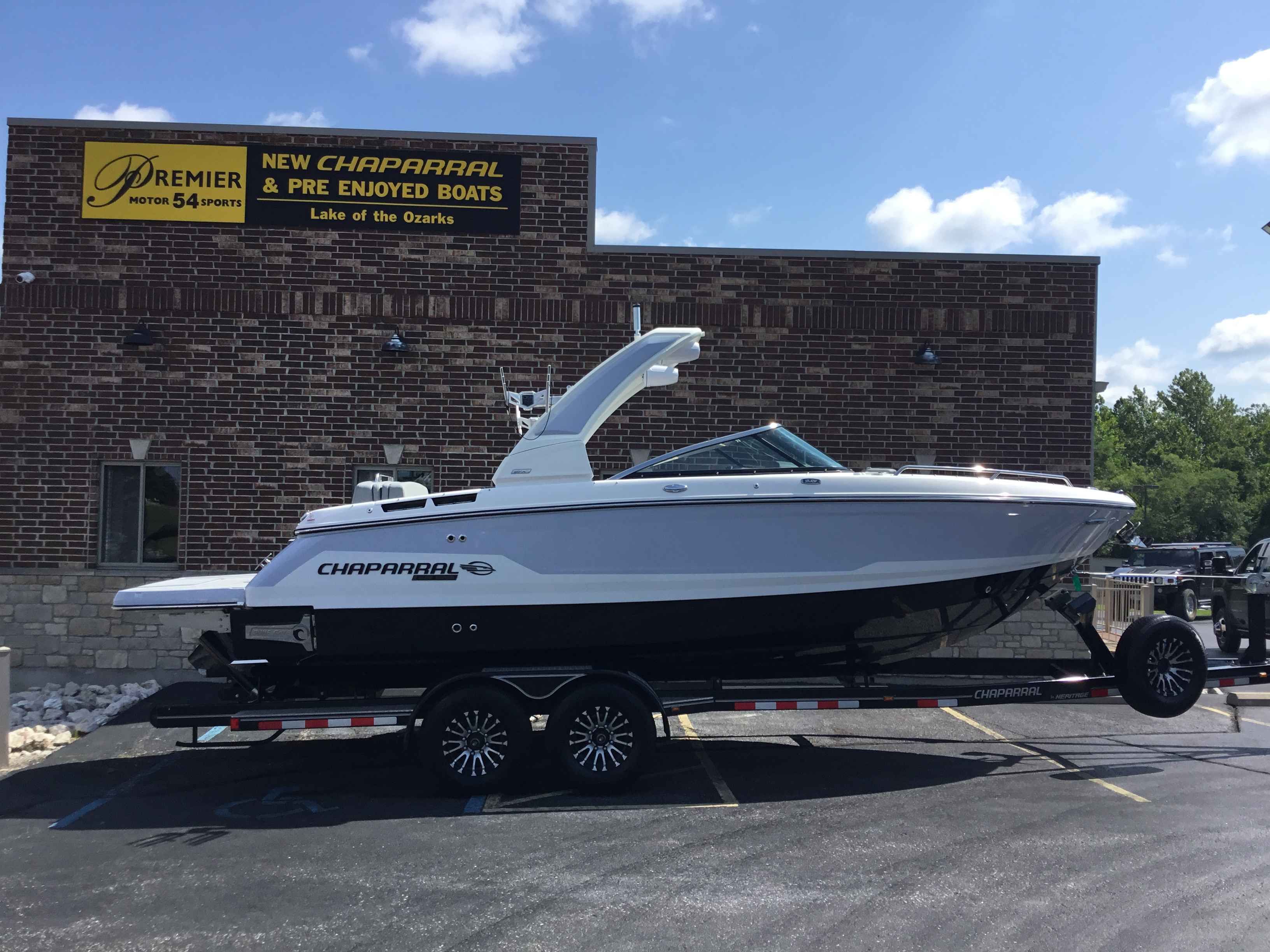 2025 Chaparral 26 Surf
