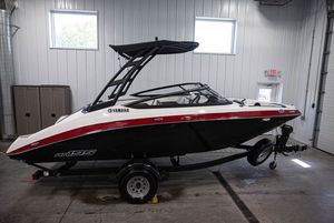 Yamaha Boats AR195