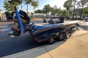 Skeeter FX20 Limited Edition 2017 Skeeter FX20 Limited Edition boat on trailer, parked outdoors.