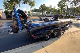 Skeeter FX20 Limited Edition 2017 Skeeter FX20 Limited Edition boat on trailer, parked outdoors.