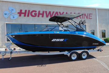 2026 Yamaha Boats 255XD