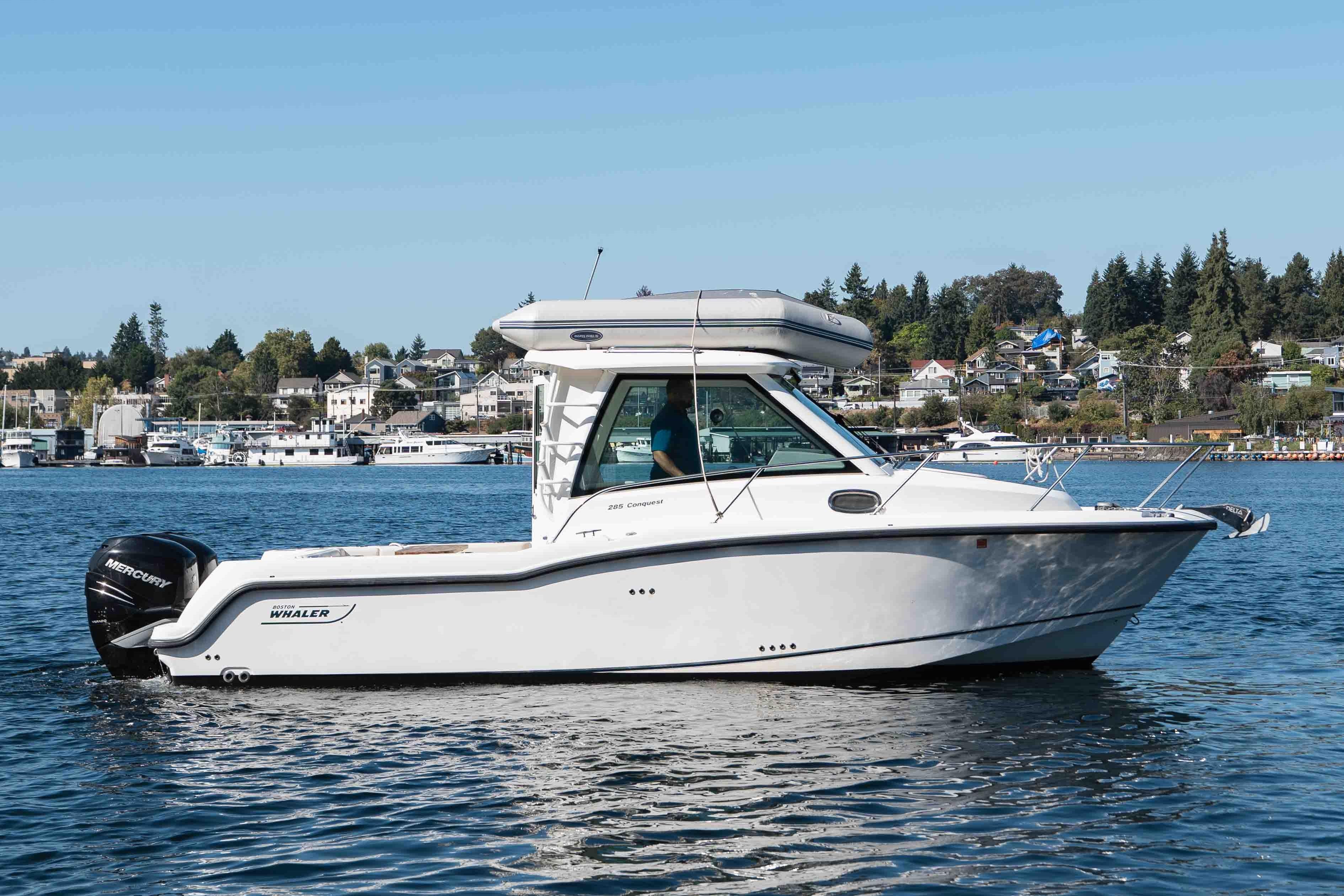 2016 Boston Whaler 285 Conquest Pilothouse