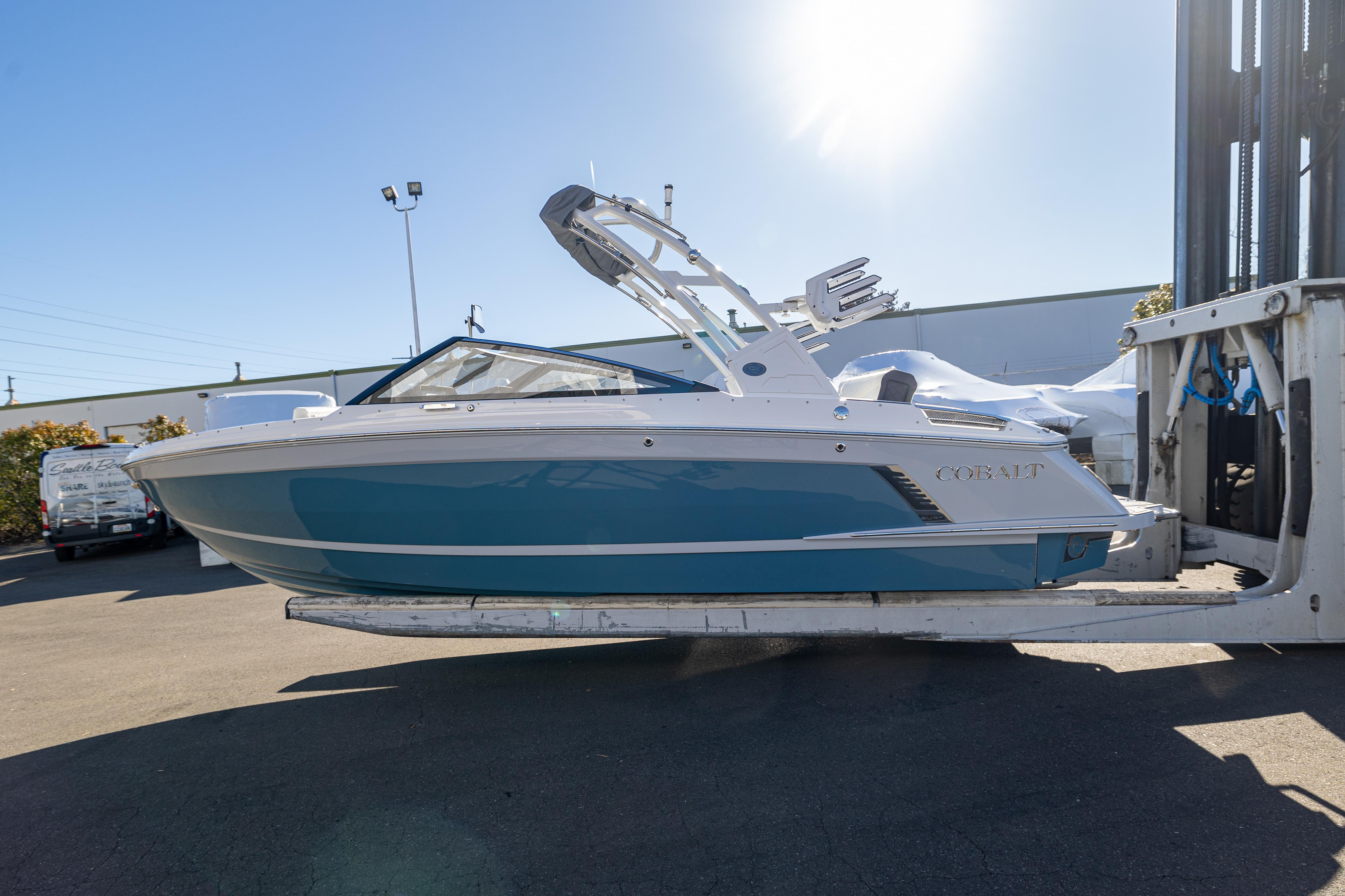 Cobalt R4 Surf