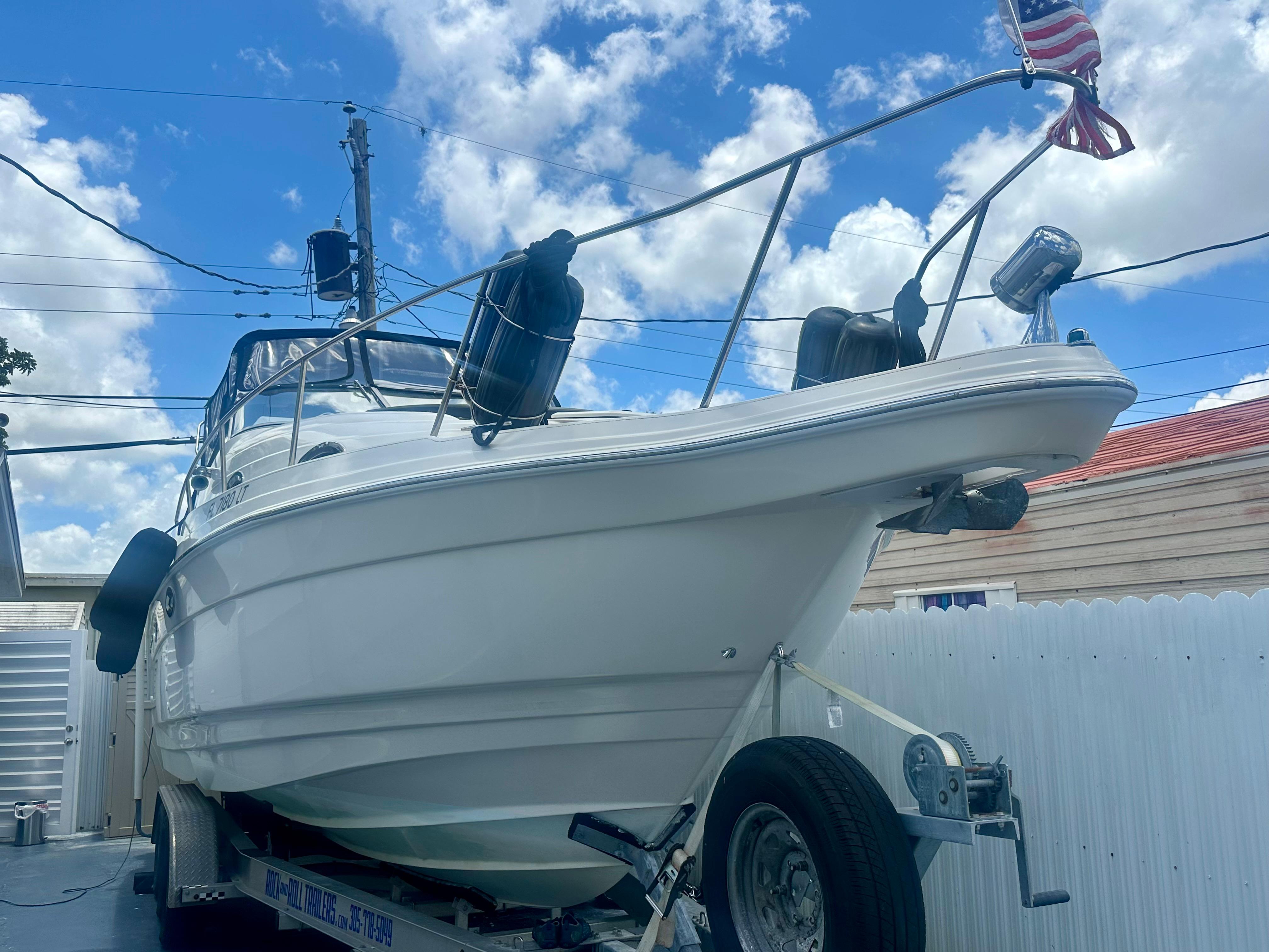 Regal Commodore 2760 2001 Regal Commodore 2760 boat on trailer, American flag, clear sky background.
