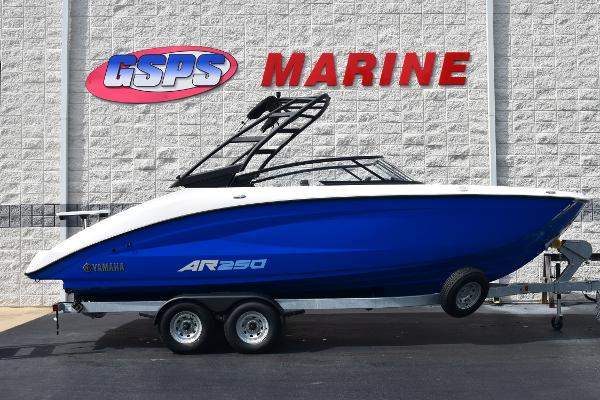 Yamaha Boats AR250 2025 Yamaha AR250 boat on trailer at GSPS Marine dealership.
