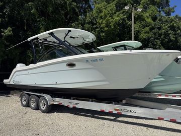 2021 Robalo R317 Dual Console