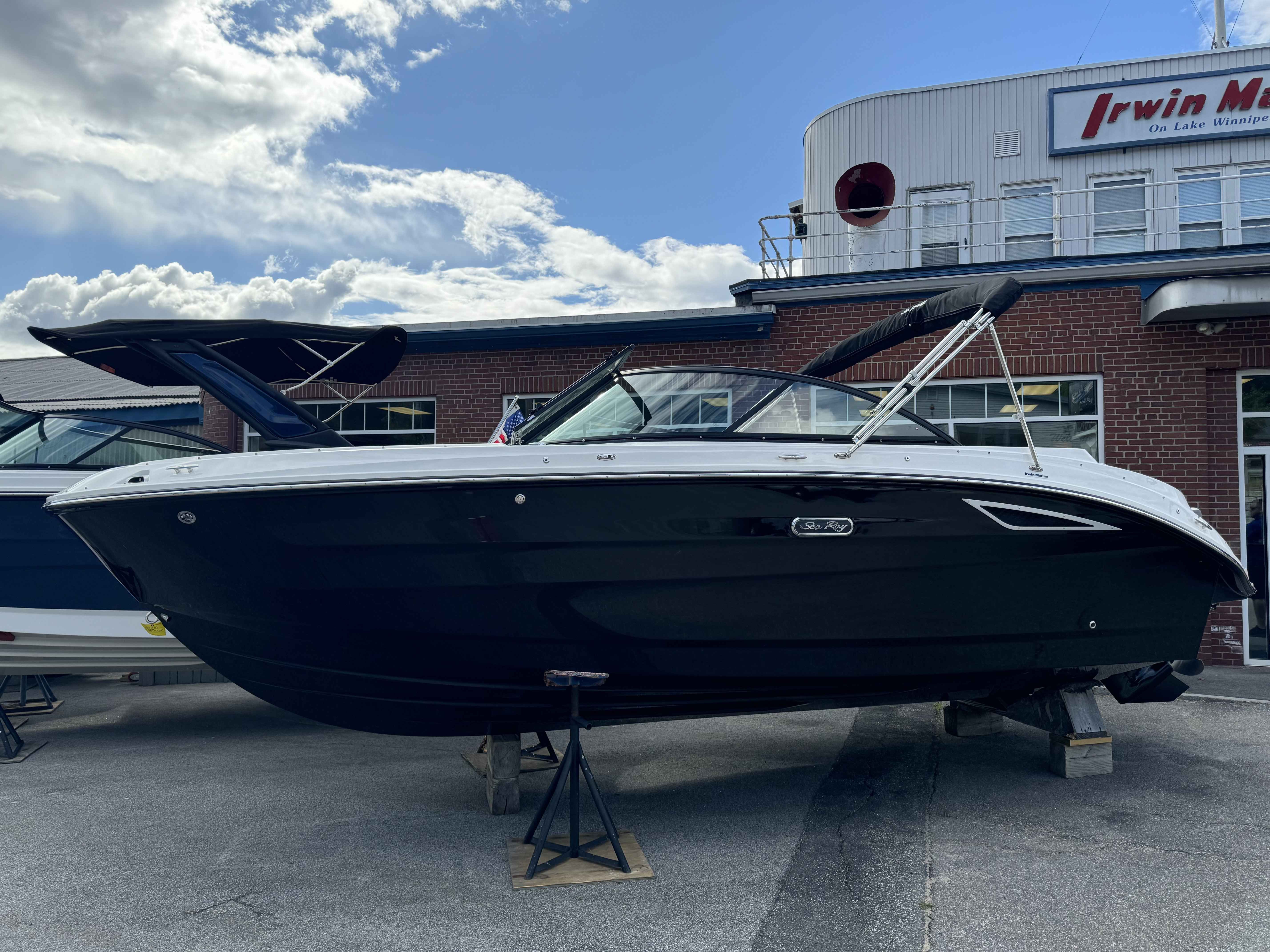 2026 Sea Ray 230SDX