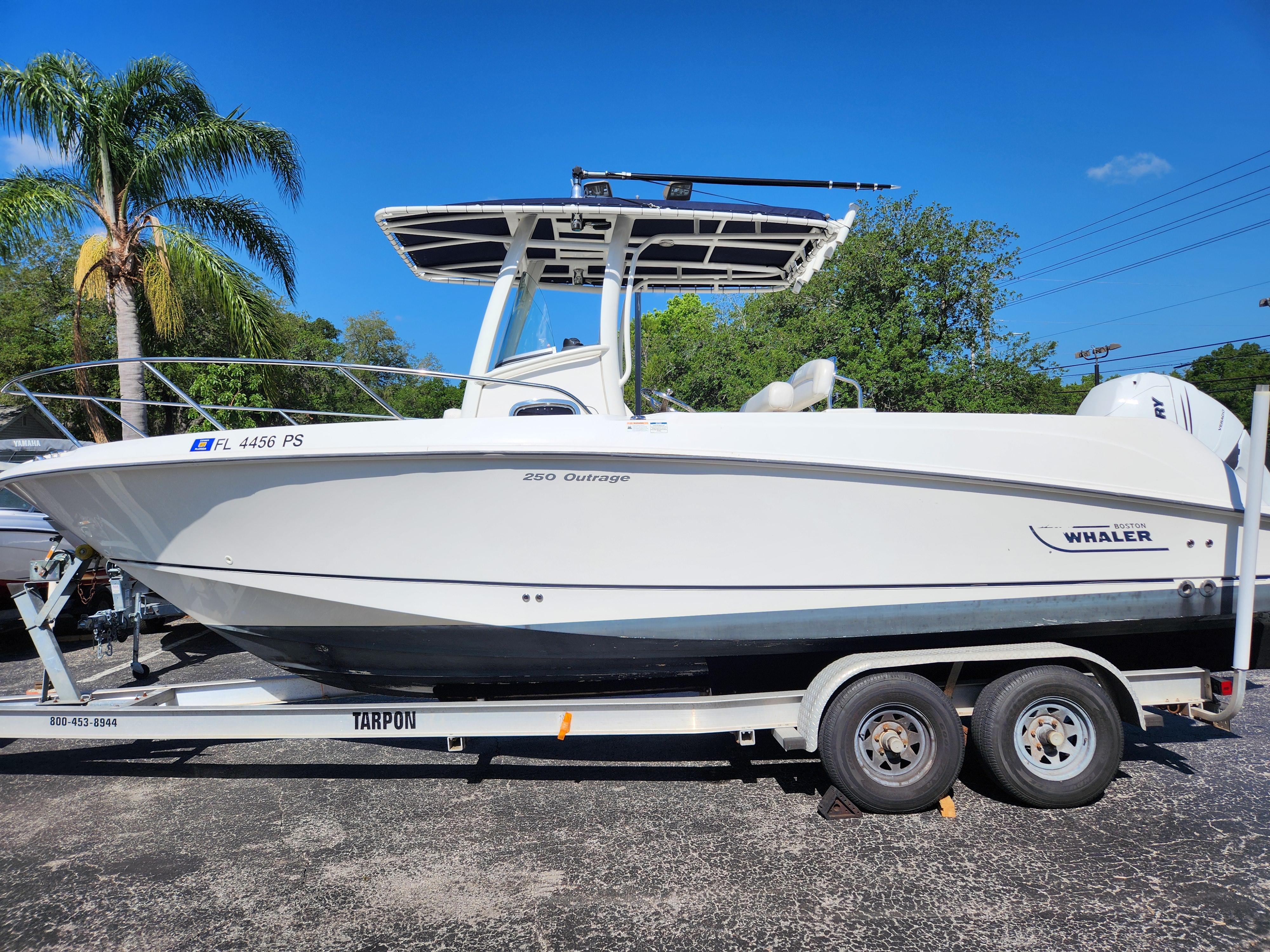 2014 Boston Whaler 250 Outrage