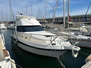 Faeton 1040 Fly 2005 Faeton 1040 Fly yacht docked in a marina, surrounded by sailboats.