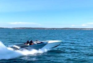 Cigarette 38 Top Gun 1995 Cigarette 38 Top Gun speedboat cruising on open water under clear blue skies.