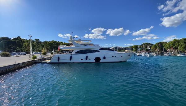 2008 Ferretti Yachts 780