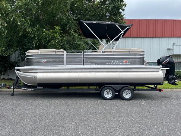 2024 Sun Tracker Party Barge 22 XP3