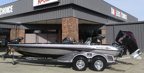 Ranger Z520 2025 Ranger Z520 boat parked outside Angler's Choice store.