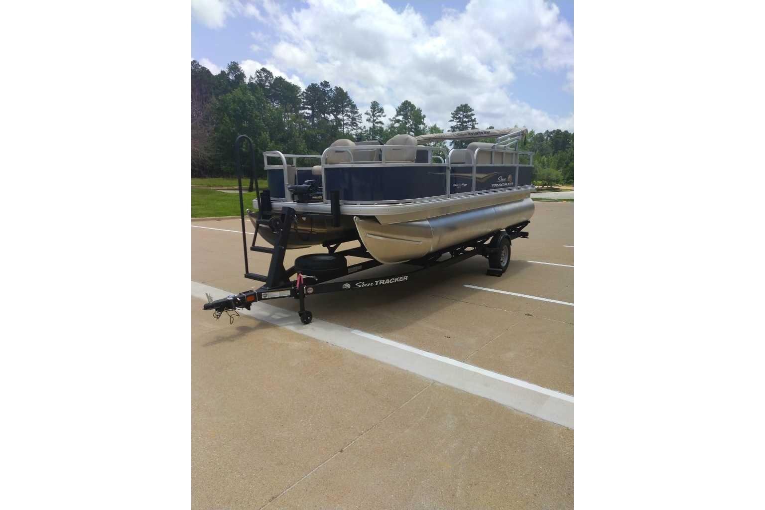 2025 Sun Tracker Bass Buggy 18 DLX