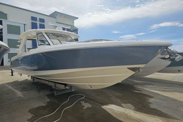 2020 Boston Whaler 350 Realm