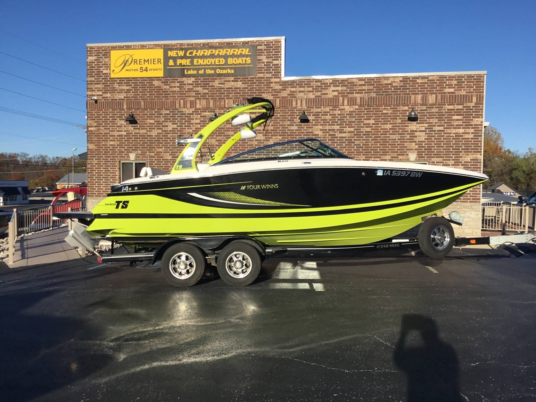 2016 Four Winns SL 242 Surf