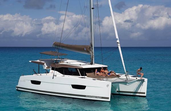 Fountaine Pajot Lucia 40