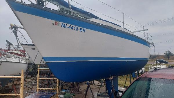 1983 Hunter 27