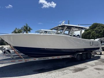 2026 Robalo R360 Center Console