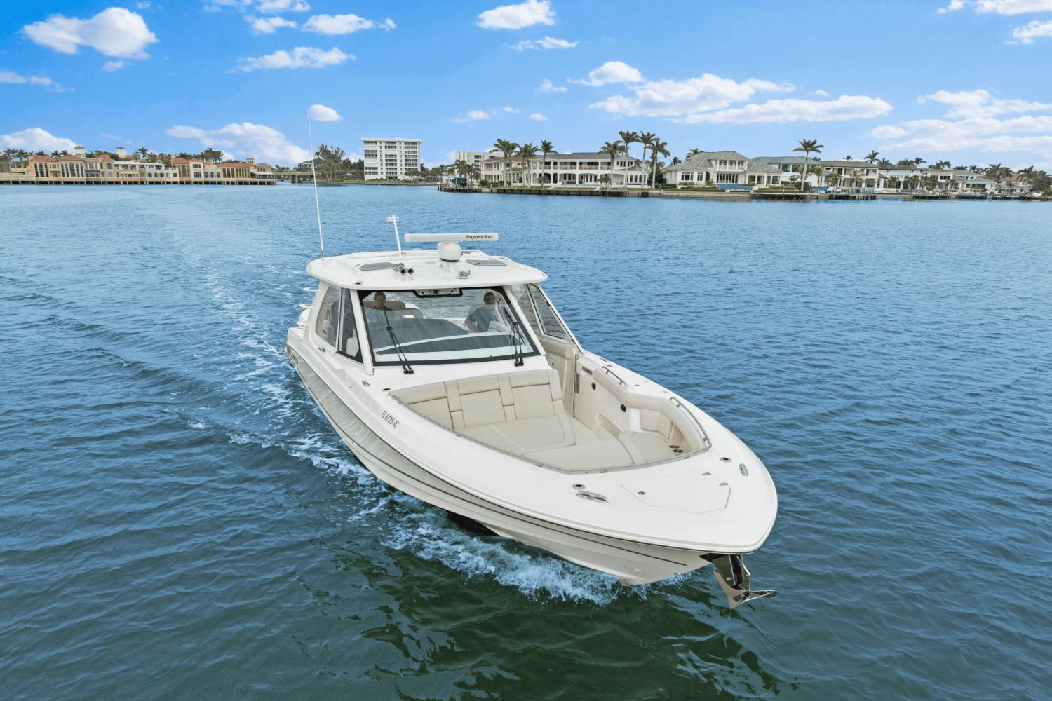 2022 Boston Whaler 380 Realm