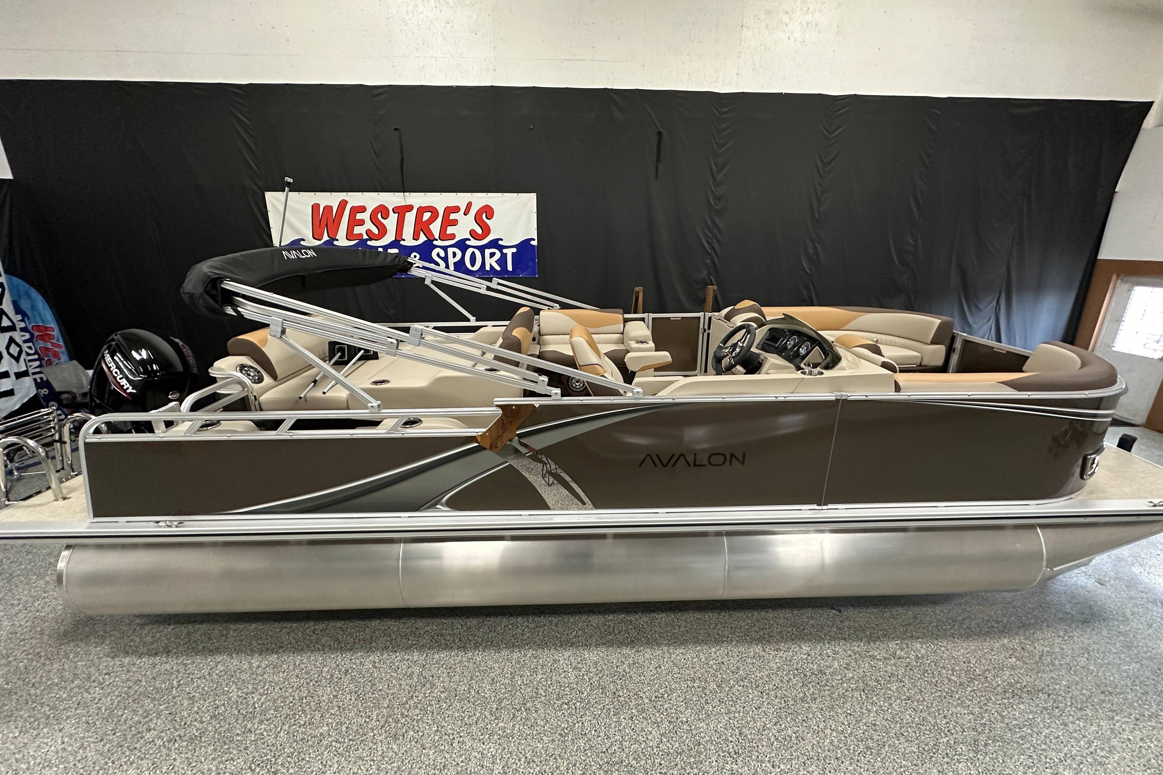 2025 Avalon LSZ Versatile Rear Lounger