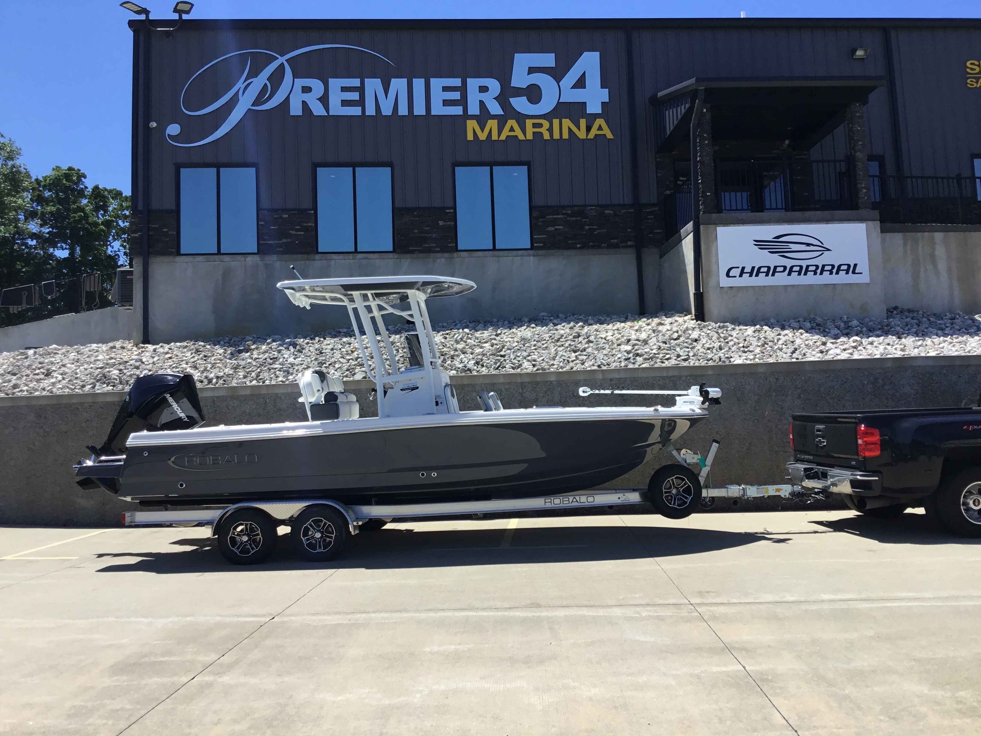 2024 Robalo 226 Cayman